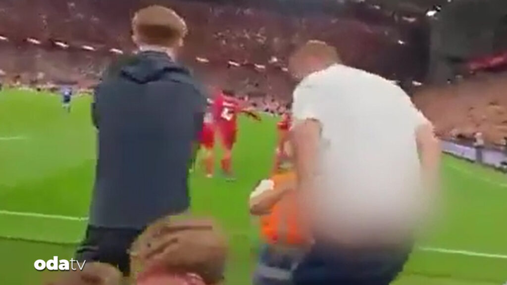 anfieldda esek sakasi gol sevinci kursaginda kaldi LduSjKAa