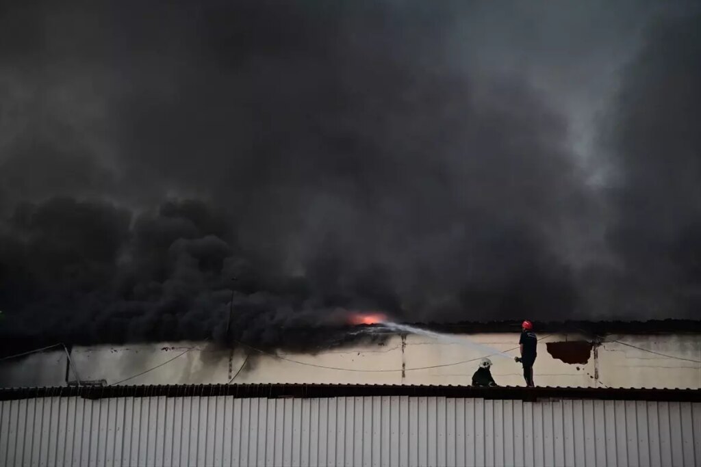 antalyada depo yangini kontrol altina alindi VIIFDMNV