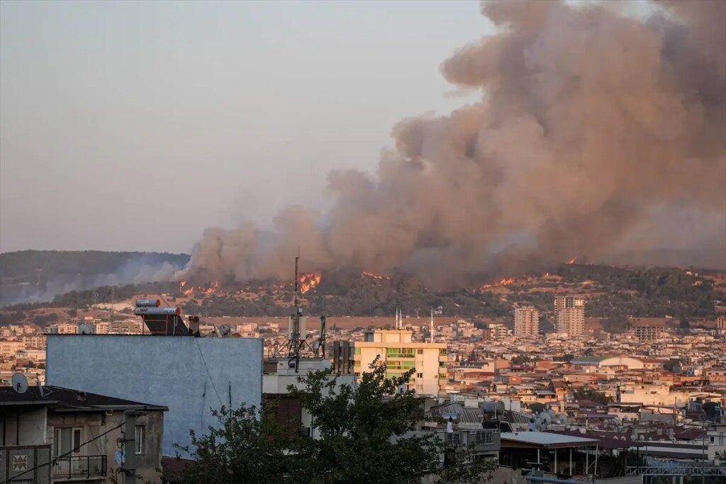 bucada orman yanginina mudahele devam ediyor Sn9ww8ju
