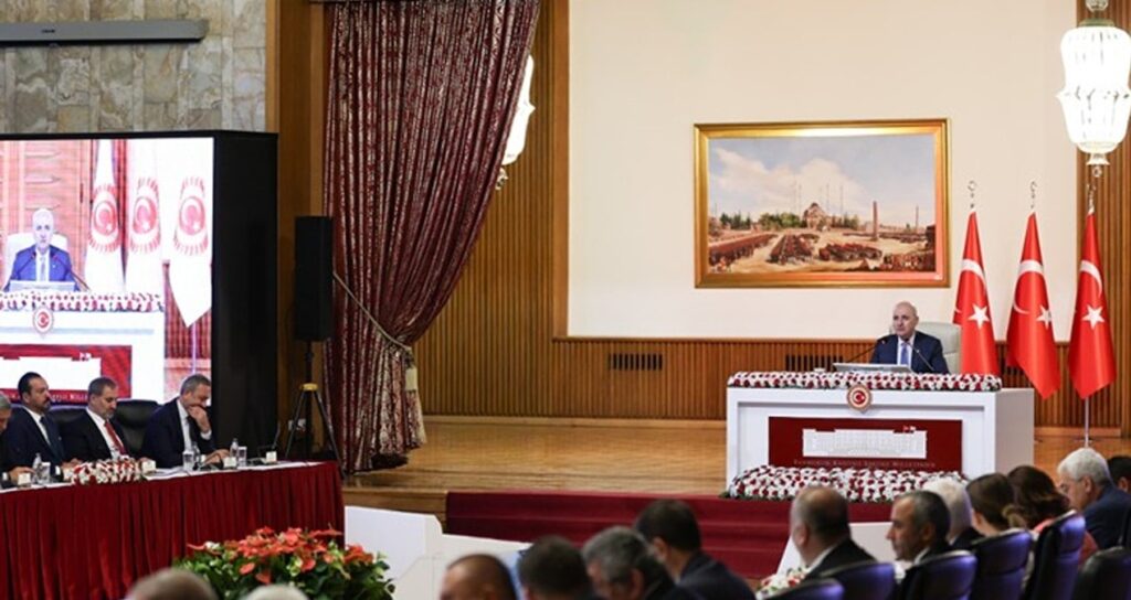 en radikal oneriler mhpli izgiden geldi UZki51I8