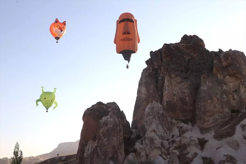 kapadokya balon festivali renkli anlara ev sahipligi yapti MaNmbANR