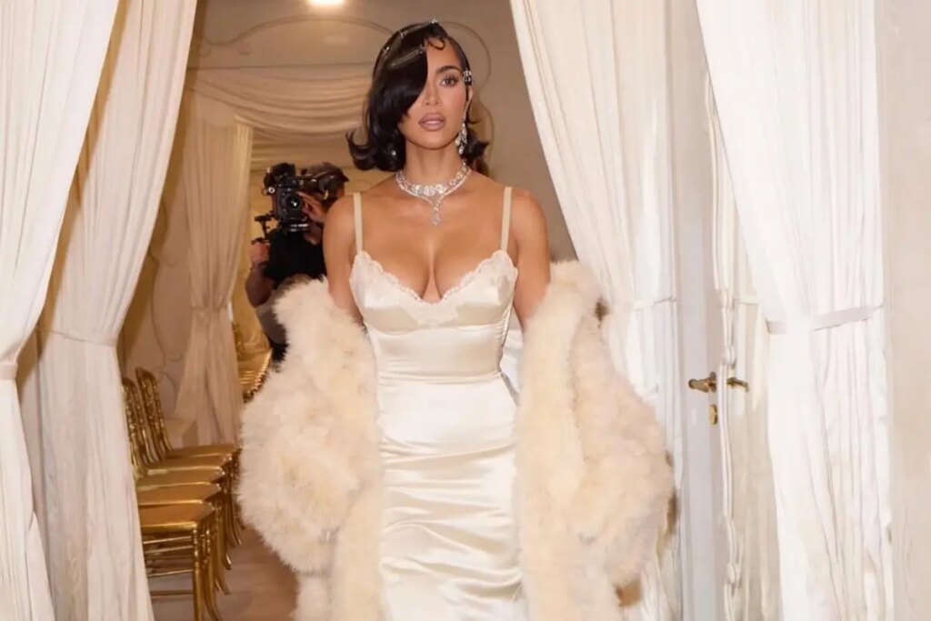 kim kardashian omuz yirtigi ve kronik sirt agrisini kok hucre tedavisiyle yendi 5rPpY6yg