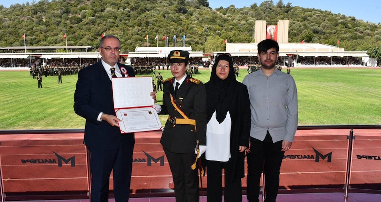 omer halisdemirin kizi tegmen oldu 1ZEKpTJ8