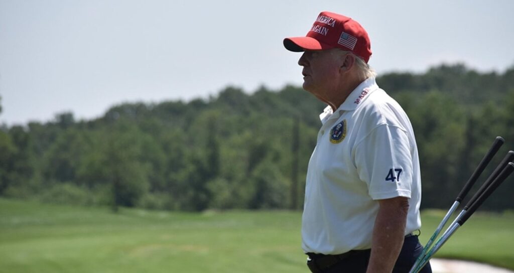 trump golf kulubundeyken sivil ucaklar askeri jetlerle uzaklastirildi u3SWA7r5