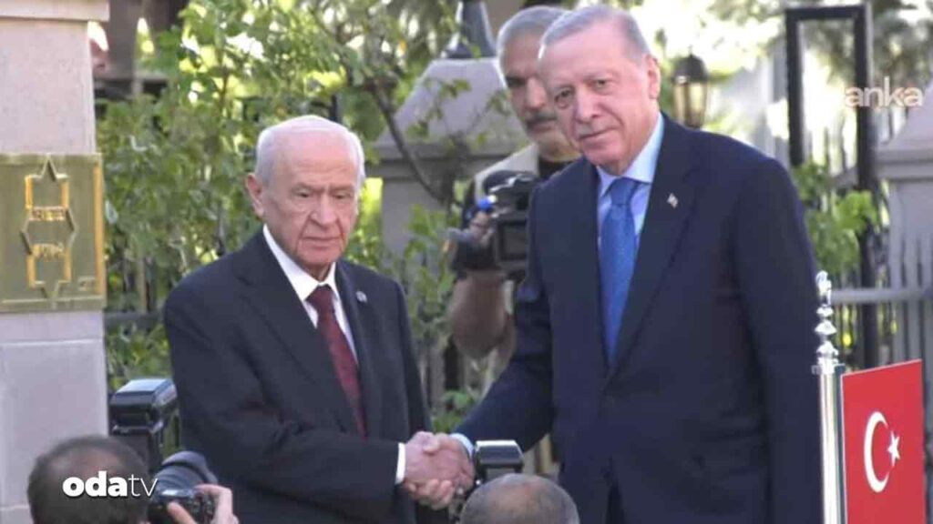 ankarada surpriz gorusme bahceli erdogani tespihle karsiladi eWgvzXjR