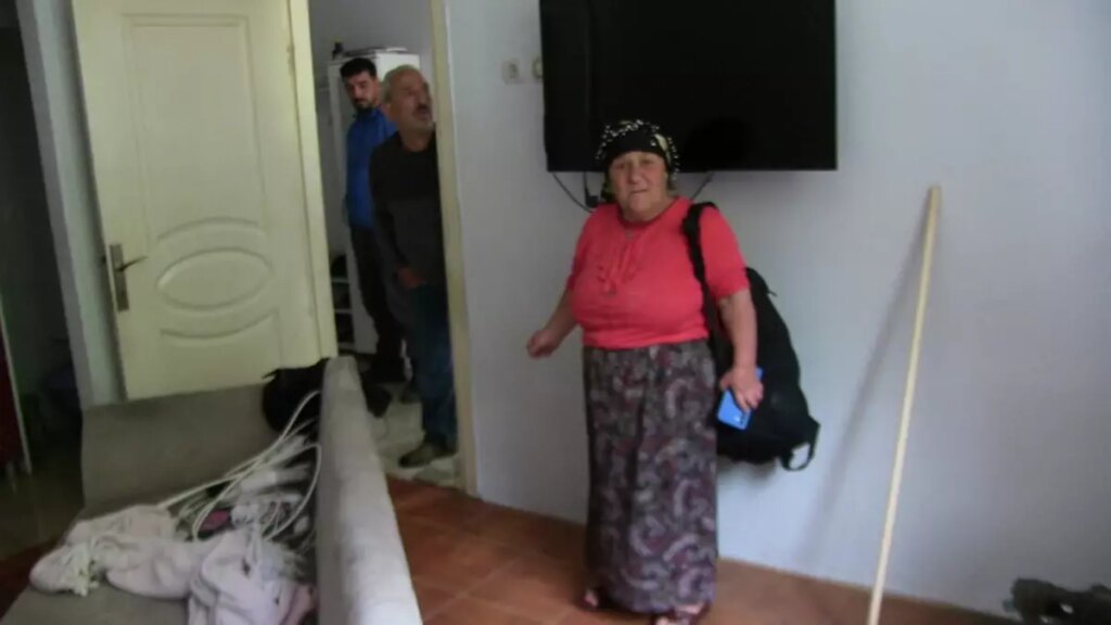 artvinde sel faciasi mahsur kaldi KhuPnYml