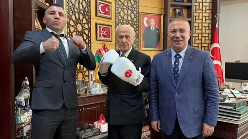 devlet bahceli boks eldivenlerini giydi x79kCFSr