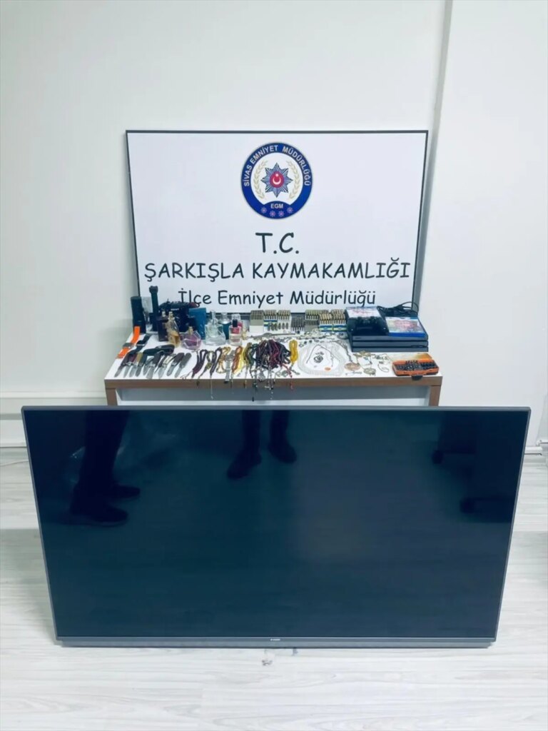 hirsizlik zanlilari yakalandi CVkpzeeL