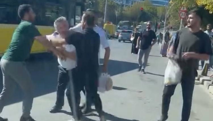 iett soforuyle yolcunun yumruklu kavgasi FxR7DjOZ