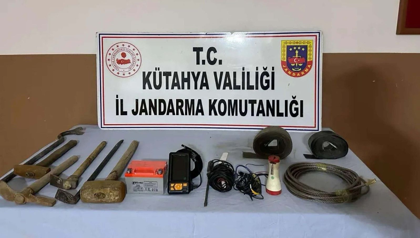 kutahyada kacak tarihi eser kazisi 6 supheli gozaltina alindi EqnmUvLj