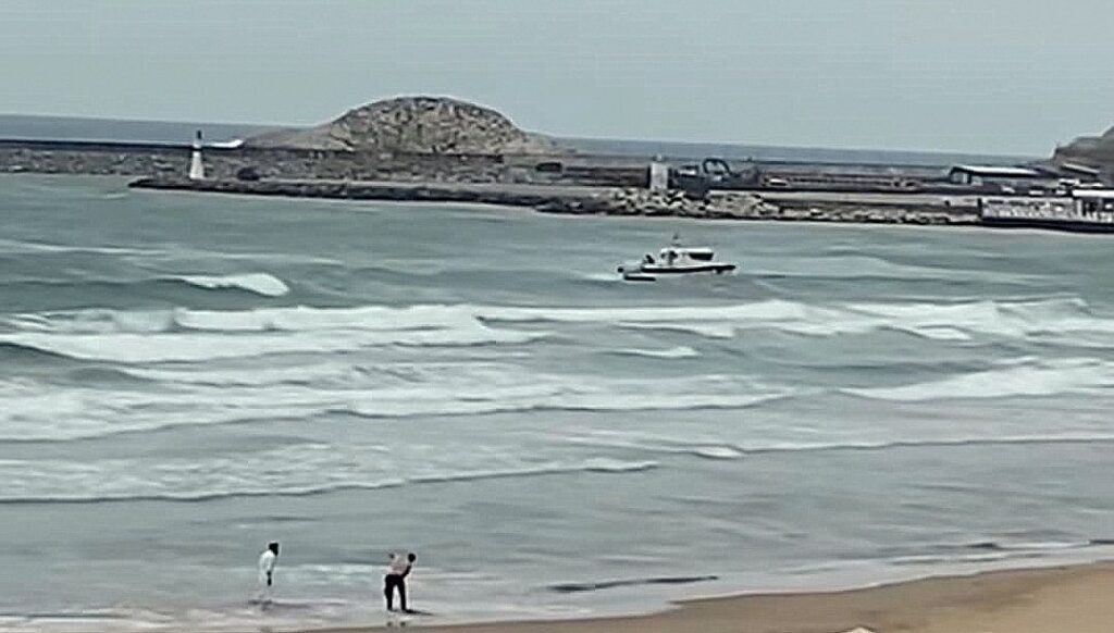 sakarya sahillerinde yuzlerce kisi bogulmaktan kurtarildi QBkbZO4E