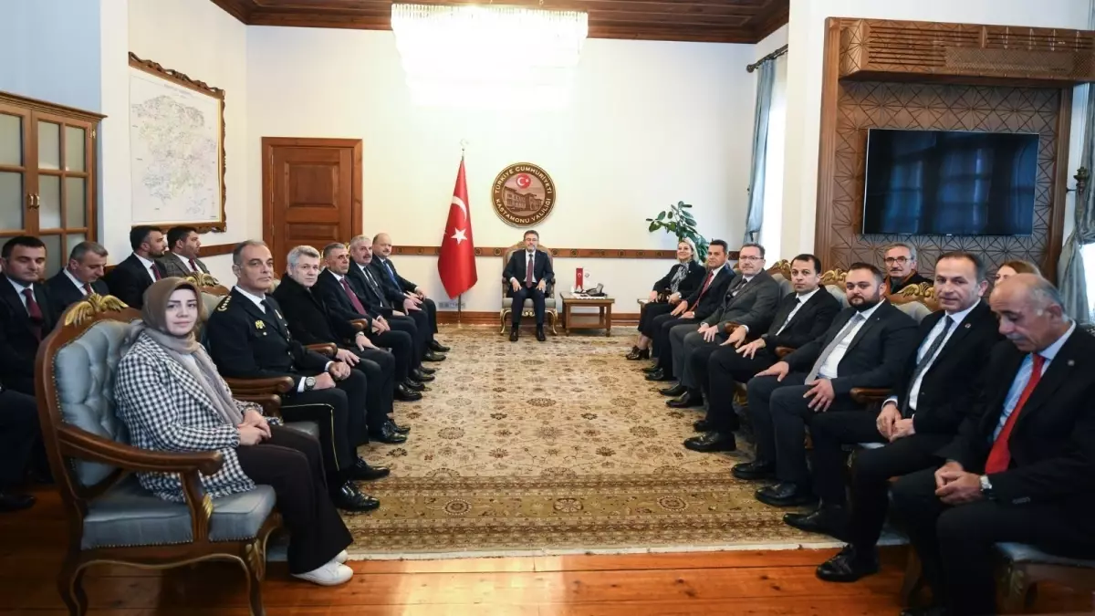 bakan yumakli genclerin tarimda yenilikci fikirlerine ihtiyacimiz var WTmVuD4F.jpg