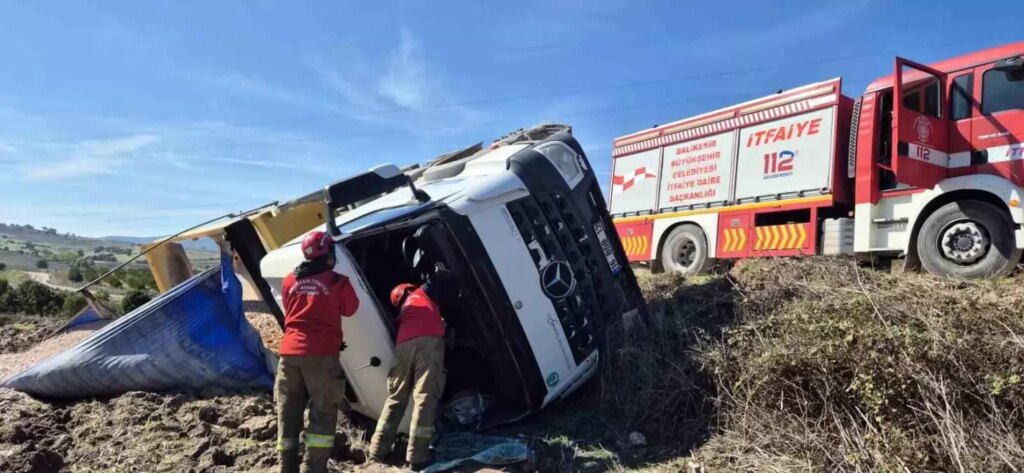 balikesirde trafik kazasi bir kisi yaralandi LiyP7D5f.jpg