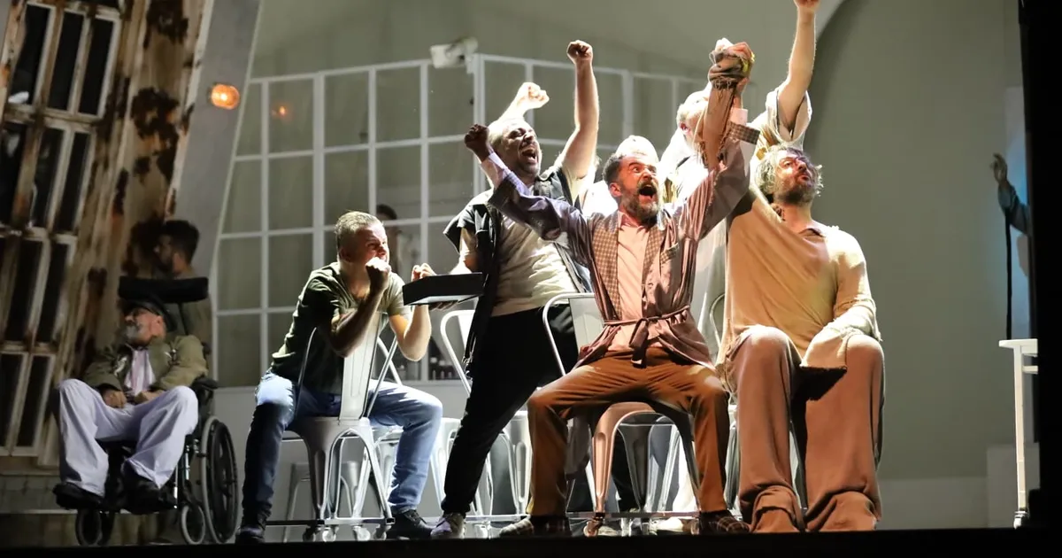 bursa sehir tiyatrosundan guguk kusu ile merhaba bWVLZhH9