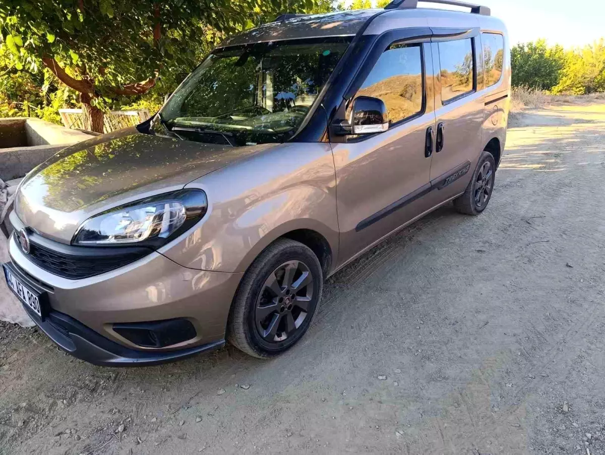 dolandiricilara kaptirdigi araci 480 bin tlye geri aldi 3VOJ2Q39.jpg