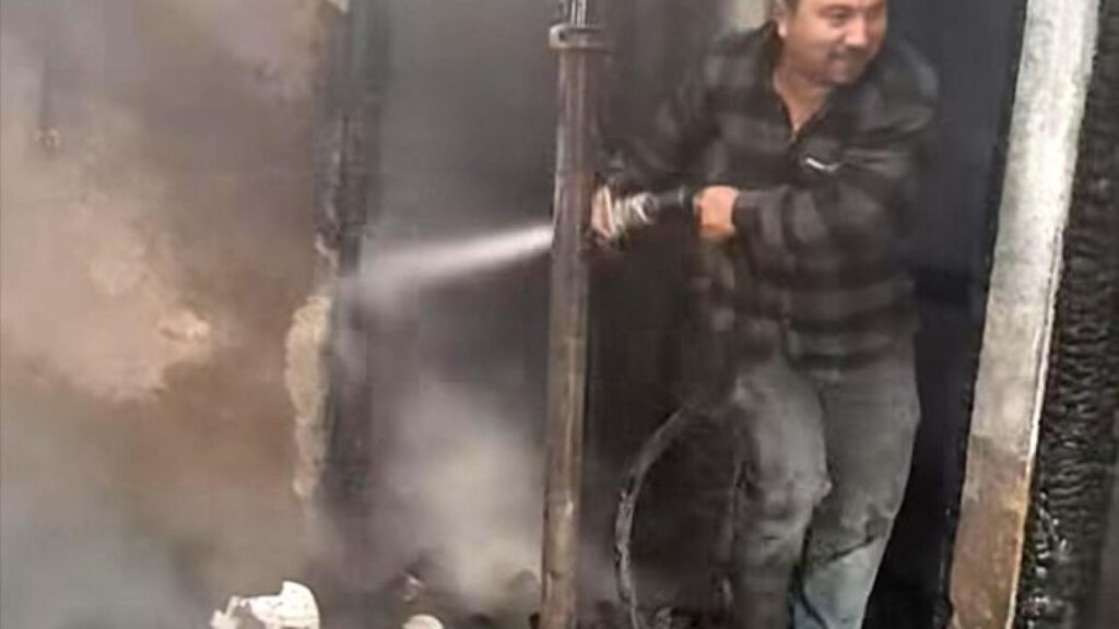 giresunda yildirim dustu evde yangin cikti cami hasar gordu gSm77Umv.jpg