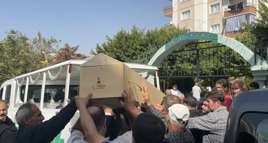 iskenderunda kayip gencler topraga verildi DgU7E2TF.jpg