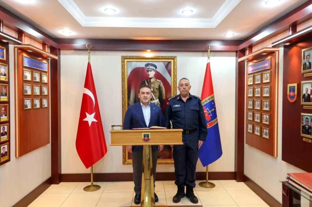 vali sozer jandarma ile bir araya geldi t7hOn88Q.jpg