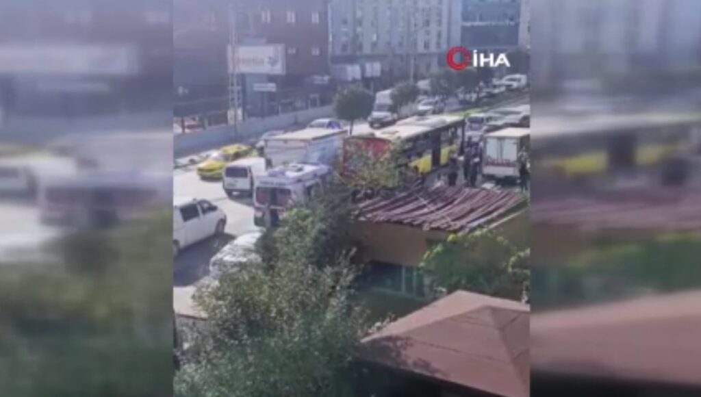 arnavutkoyde iett otobusunde bicakli saldiri iki yolcu agir yarali b3M8dFIO.jpg