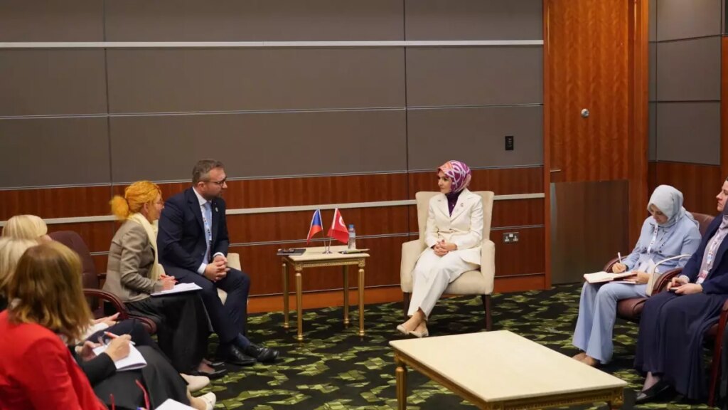 bakan goktastan cekya ile sosyal hizmet gorusmesi I3qHWhzP.jpg