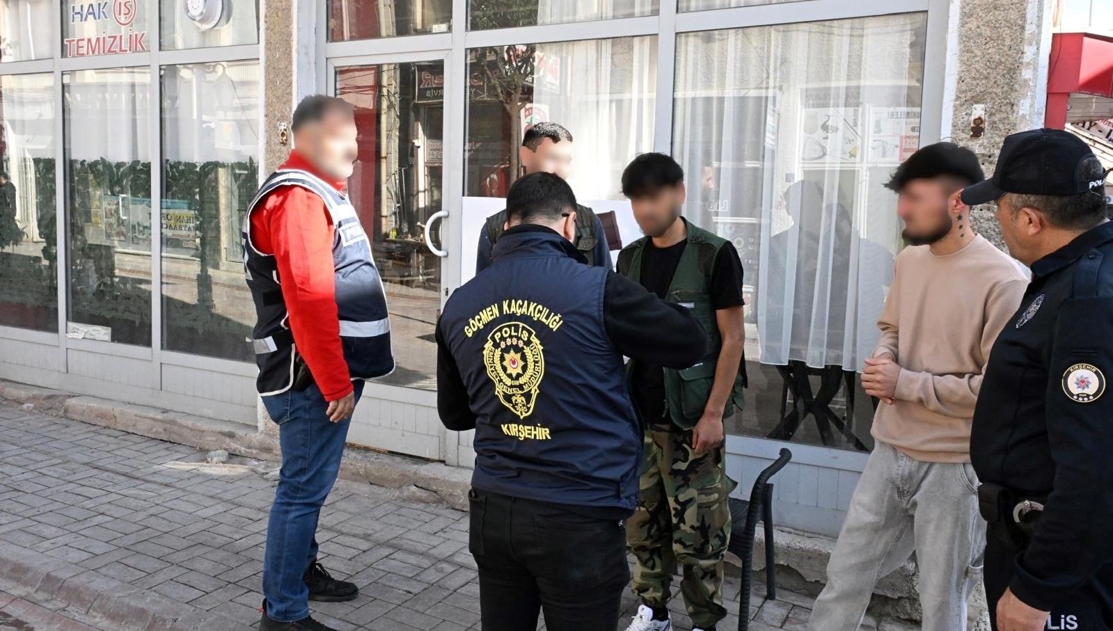 kirsehirde 5 duzensiz gocmen yakalandi VcrJph3u.jpg