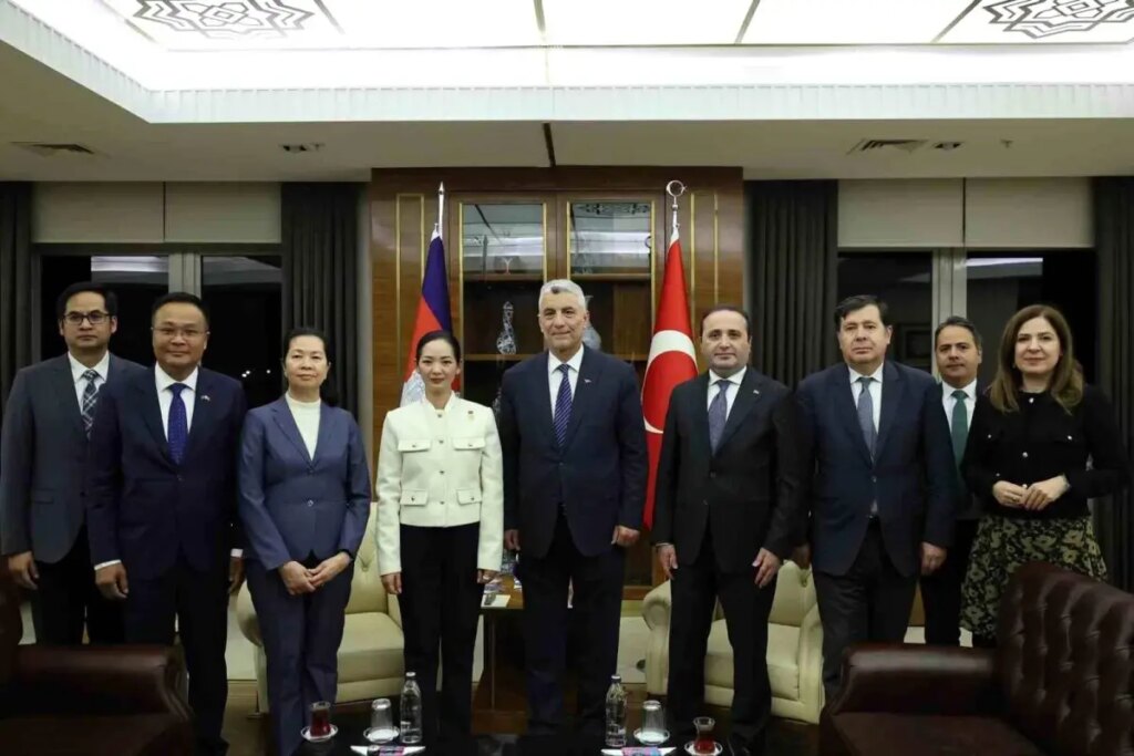 turkiye ve kambocya ticaret bakanlari ikili iliskileri gorustu dfF2L8n3.jpg