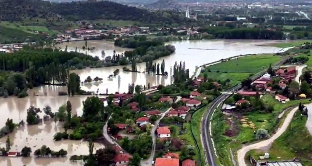 Almus Barajı’nda Taşkın Riski: Mahalleler Tahliye Ediliyor