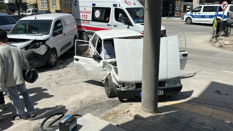 ehliyetsiz-surucu-kazaya-karisti-arac-sahibine-de-ceza-cikti-77emTMTd