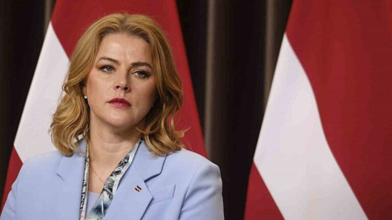 letonyada-koalisyon-depremi-basbakan-istifa-etti-hY31vPtC