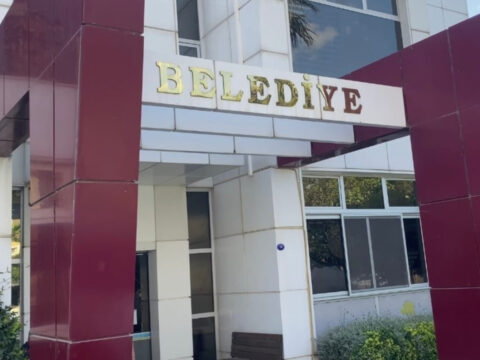 Seferihisar Belediye Başkanı gözaltında diyalize götürüldü